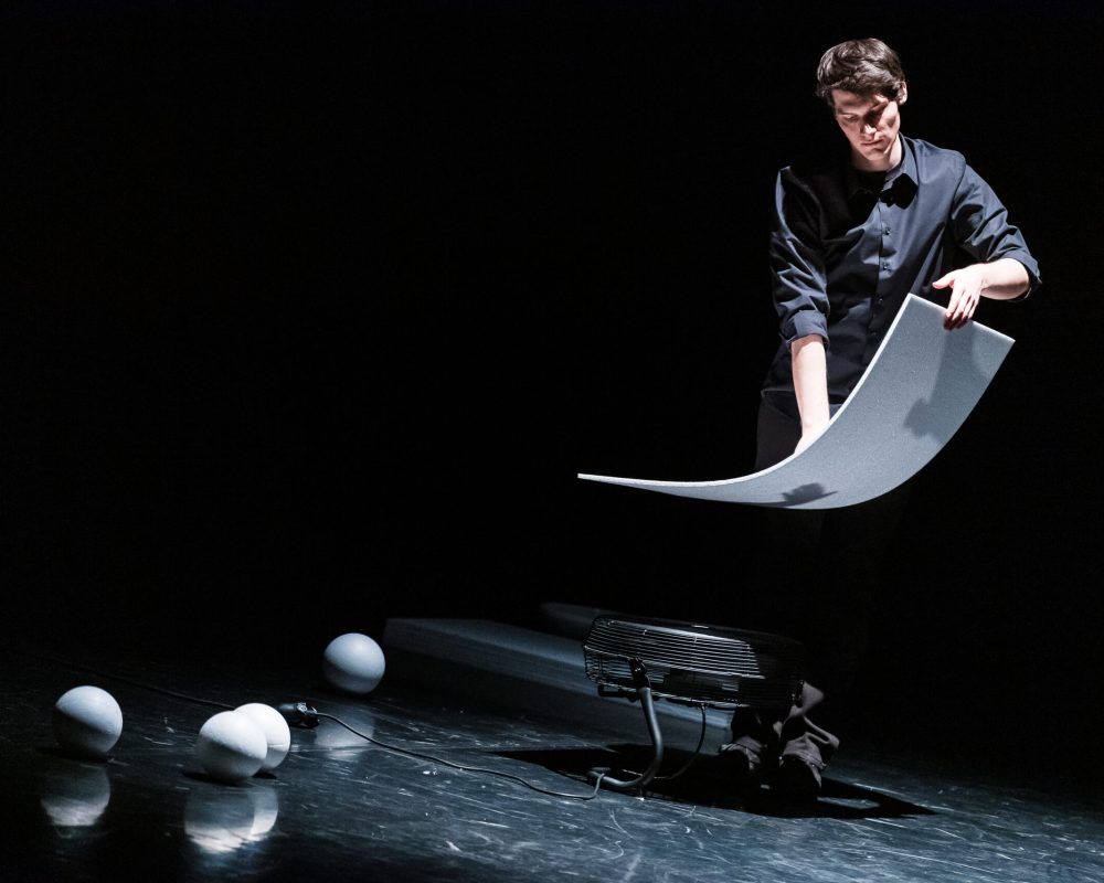 Paris, France, le 15 mars 2019. Présentations des lauréats de Circus next á la cite universitaire de Paris. Circus next est un Label de cirque européen qui vise à repérer et accompagner des auteurs émergents.